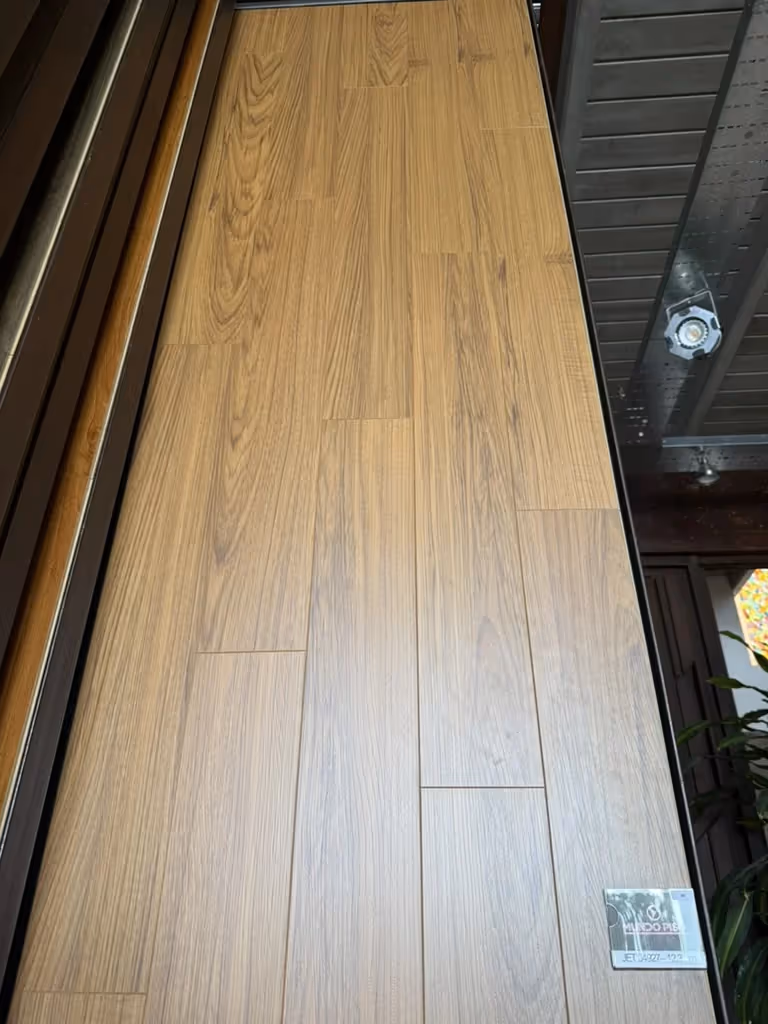 Piso flotante laminado 12mm - Vista 2