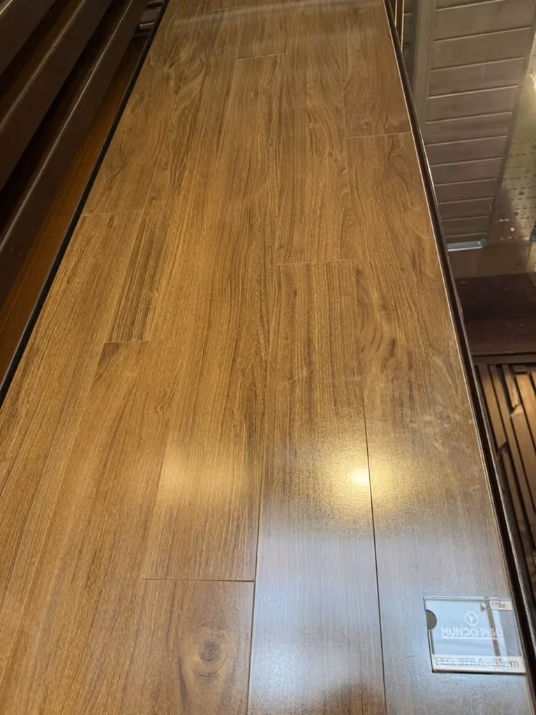 Piso flotante laminado 8mm - Brillante - Vista 2