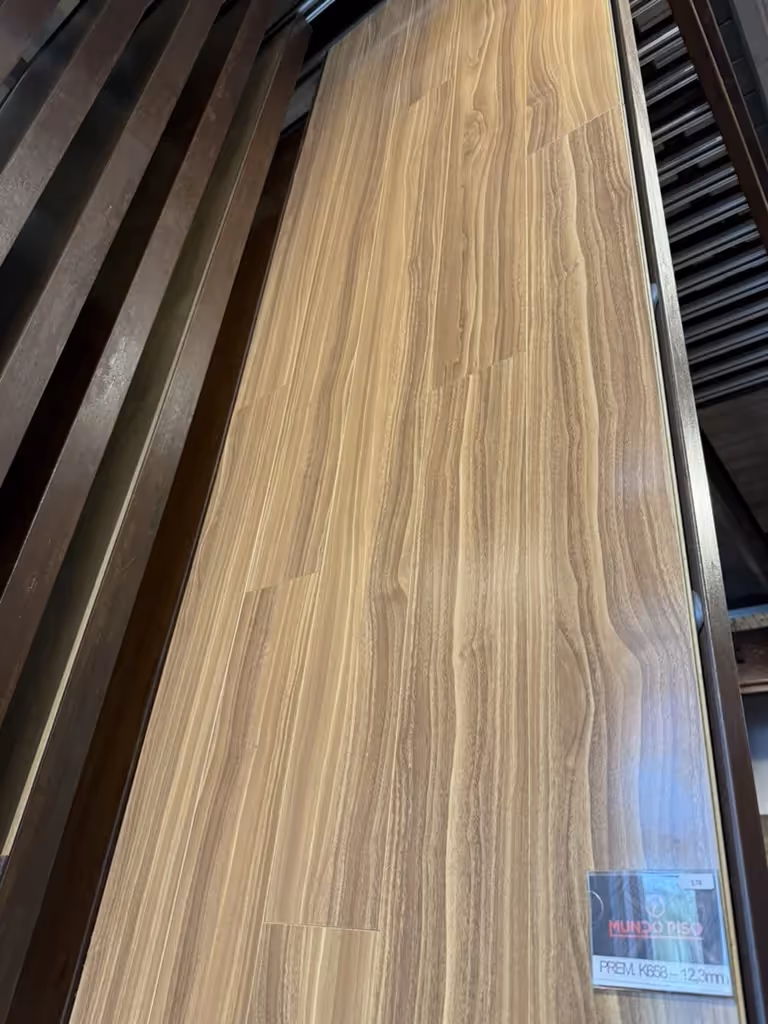 Piso flotante laminado 12mm - Brillante - Vista 2